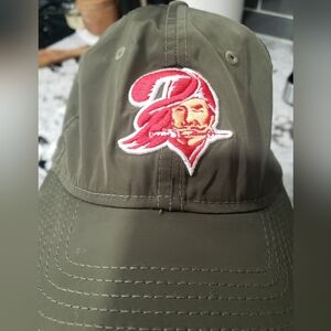 NWT Tampa Bay Buccaneers New Era Hat